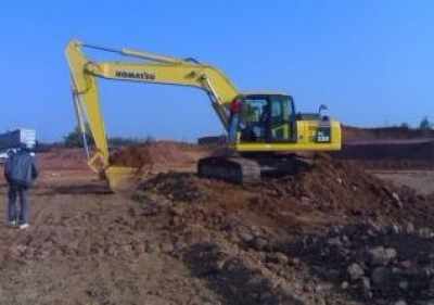 如何找到小松中國(guó)工廠直營(yíng)店及選購(gòu)二手挖掘機(jī)指南